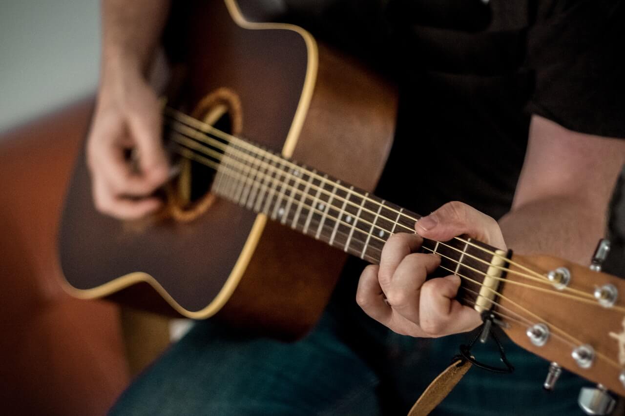 Dulcimer vs. Guitar